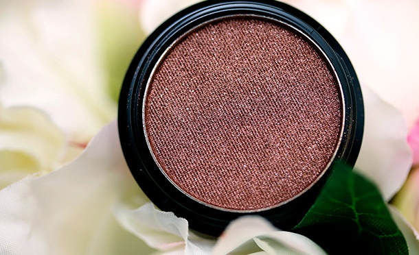 If You Have Eyes For Copper, Plum And Burgundy Shades, Try Covergirl Queen Collection Eye Shadow Pot In Dazzle Q185 by Chic Decorations